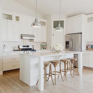 Fridge next to pantry Kitchen Corner Pantry, Corner Pantry Ideas, Corner Kitchen Pantry, Kitchen Layouts With Island, Spanish Kitchen, Corner Kitchen Cabinet, Corner Pantry, Small Kitchen Island, U Shaped Kitchen