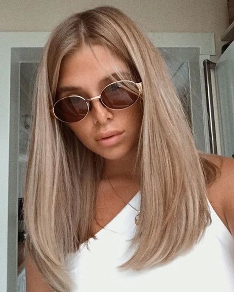 Beige Blond, New Hair Trends, Haircut Styles, Fishtail Braid, Beige Blonde, Brown Blonde Hair, Long Straight Hair, Shoulder Length Hair, Blonde Hair Color