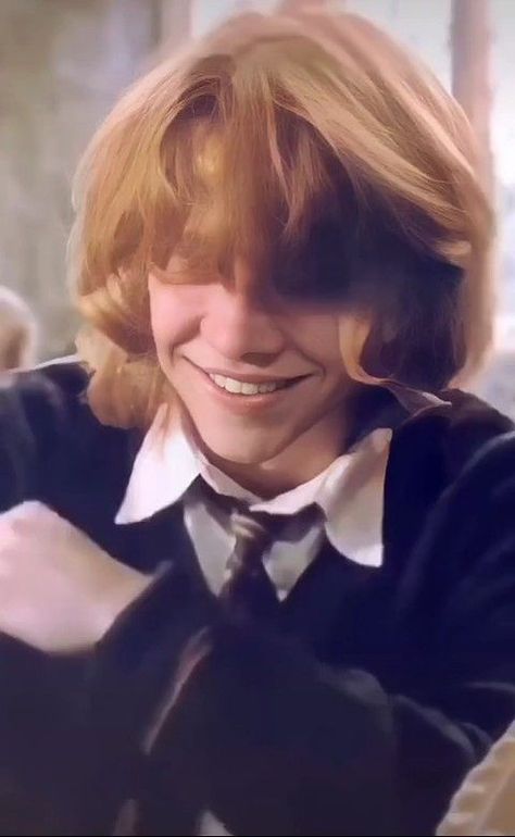 Ron Weasley Aesthetic, Rupert Grint Ron Weasley, Football Anime, Weasley Aesthetic, Glume Harry Potter, Harry Potter Background, Harry Potter Ron Weasley, Ronald Weasley, Harry Potter Icons