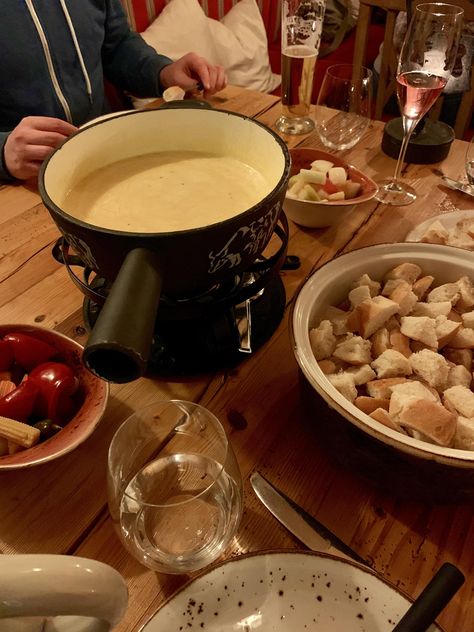 [I ate] Cheese Fondue Switzerland Cheese Fondue, Christmas Cheese Fondue, Cheese Fondue Aesthetic, New Years Fondue, Fondue Aesthetic, Fondue Table, Hoco Dinner, Fondue At Home, Fondue Party Ideas