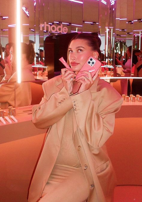 Latte Nails, A Mirror Selfie, Hailey Rhode Baldwin, Hailey Bieber Outfits, Rhode Skin, Hailey Rhode, Hailey Bieber Style, Medium Tv Show, Pregnancy Quotes