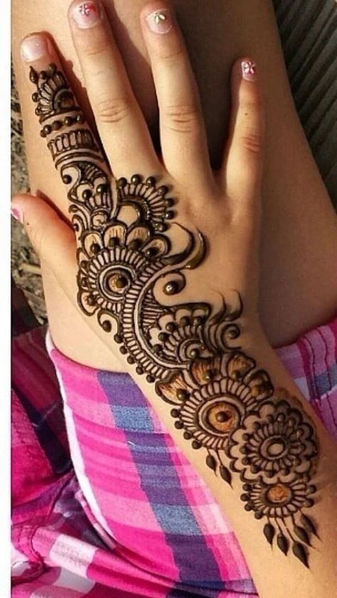 300+ Easy Henna Designs For Beginners On Hands (2020) Simple Mehandi Art For Kids Traditional Mehndi Designs, Indian Mehndi Designs, Mehndi Designs 2018, Henna Tattoo Hand, Henna Art Designs, Simple Henna Tattoo, Tattoo Henna, Mehndi Designs For Kids, Full Mehndi Designs