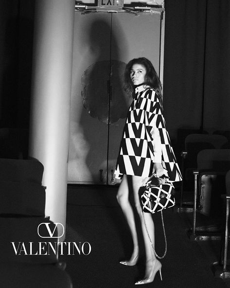 Valentino Photoshoot, Zendaya Valentino, Valentino Campaign, Hazel Hair Color, Zendaya Maree Stoermer Coleman, Zendaya Style, David Sims, Zendaya Coleman, Black N White Images