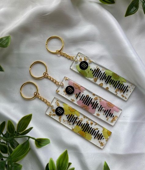 Beauty In Trinkets on Instagram: “Looking for a gift? Personalised Spotify code keyrings🎶 - - - - - #resin #resinart #resincraft #resinkeychains #smallbusiness…” Resin Spotify, Spotify Code Keychain Diy, Resinart Keychain, Spotify Keyring, Spotify Resin Keychain, Resin Keyrings, Spotify Codes, J Resin Keychain, Spotify Code