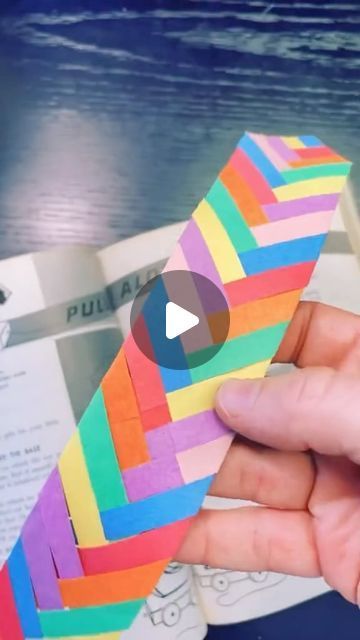 Timm Sevitz on Instagram: "How to make a paper bookmark. This paper craft woven bookmark is an easy activity for little kids when they are feeling bored. Your kids will love this fun and easy craft. A great kids craft for a rainy day! The perfect craft idea for kids that love to read. #kidscrafts #easycraft #kidsactivities #papercraft #crafty #craftsforkids" Adult Paper Crafts, Creative Bookmarks Design Ideas, Creative Chart Ideas, Chart Ideas Creative, Chart Paper Project Ideas, Crafts To Feel Creative, Paper Crafts For Adults, Paper Craft Greeting Cards, Paper Snowflake Patterns