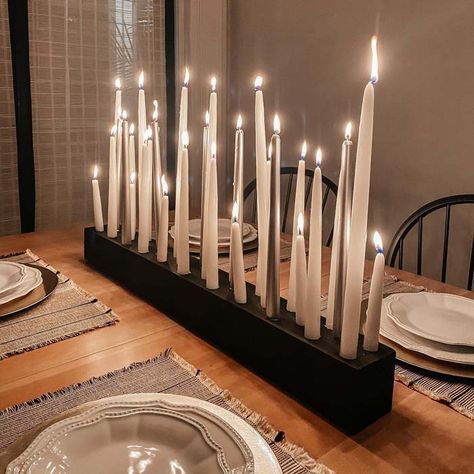 Restaurant Centerpieces Ideas, Large Table Centerpieces Dining Rooms, Long Dining Table Decor Centerpiece, Centerpiece For Long Table, Dining Table Centerpiece Everyday, Dining Table Candle Centerpiece, Simple Dining Table Centerpiece, Dining Table Centerpiece Ideas, Creative Dining Table