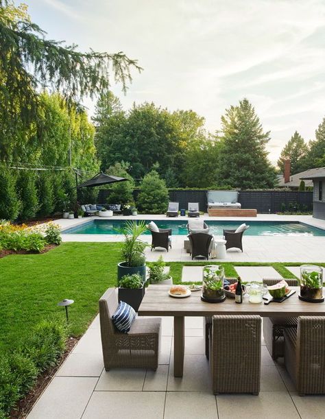 Small Pools Backyard, Large Backyard Landscaping, Inspiring Outdoor Spaces, Patio Grande, Pools Backyard Inground, Backyard Pool Landscaping, Large Backyard, Backyard Inspiration, Backyard Garden Design