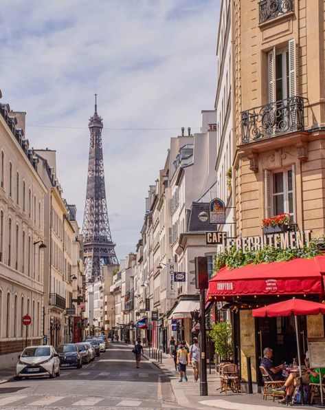 Some of us are lucky enough to travel around the world and visit different places. We get to experience new cultures, try interesting food, and meet fascinating people. One of the stops that's probably on everyone's bucket list is Paris, France. Click on the picture to travel with isango! &  know which places you can explore. 📸 bianca_kramer  #eiffeltower #paris #parisian #france #parisienne #parisianstyle #parisfrance #photooftheday #pariscity #photography #lifestyle #parislovers #parisnow ⁠ Loire Valley Castles, D Day Beach, Seine River Cruise, Day Trip From Paris, Things To Do In Paris, Romantic City, Paris Tours, Interesting Food, Loire Valley