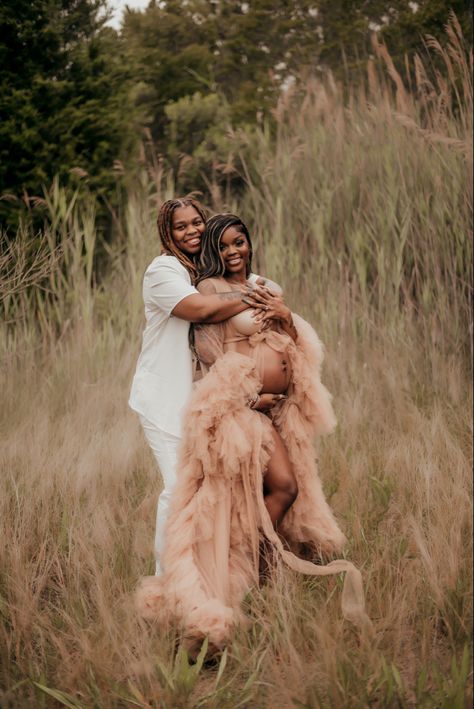 #maternity #maternityshoot #lesbian #blackmaternityshoot #blacklesbianmaternity #blacklesbian Lesbian Gender Reveal, Lgbtq Maternity Pictures, Maternity Photography Lesbian Couple, Lesbian Maternity Photos, Lesbian Family Photos With Baby, Wlw Pregnancy, Lesbian Maternity Photoshoot, Lesbian Family Photos, Maternity Photography Black Couples