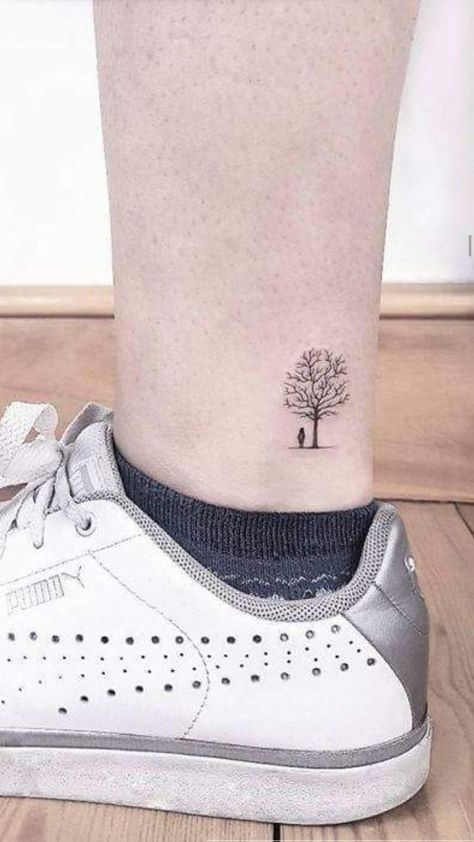 Little Tree Tattoo, Tiny Tree Tattoo, Cute Foot Tattoos, Tato Minimal, Tattoo Tree, Sharpie Tattoos, Foot Tattoos For Women, Petite Tattoos, Geniale Tattoos