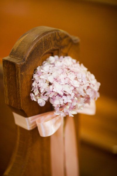 Hydrangeas Centerpieces, Church Wedding Aisle, Simple Church Wedding, Wedding Pew Decorations, Church Aisle Decorations, Wedding Church Aisle, Wedding Aisles, Wedding Aisle Decor, Church Aisle