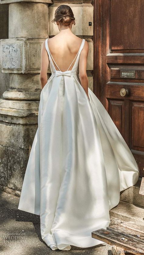 Wedding Dress Back Design, Elbeth Gillis, Wedding Dress Back, Court Marriage, A Line Ball Gown, Wedding Dress Open Back, Wedding Dress Backs, Minimal Wedding Dress, Popular Wedding Dresses