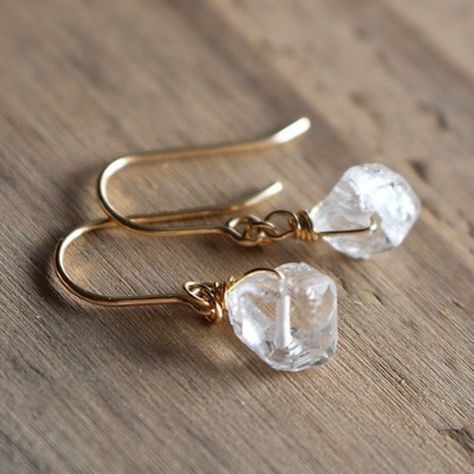 Crystal Earing Ideas, Diy Crystal Earrings, Diy Gemstone Jewelry, Wire Wrapped Jewelry Diy, Common Thread, Natural Jewelry, Pretty Earrings, Hand Crafted Jewelry, Bijoux Diy