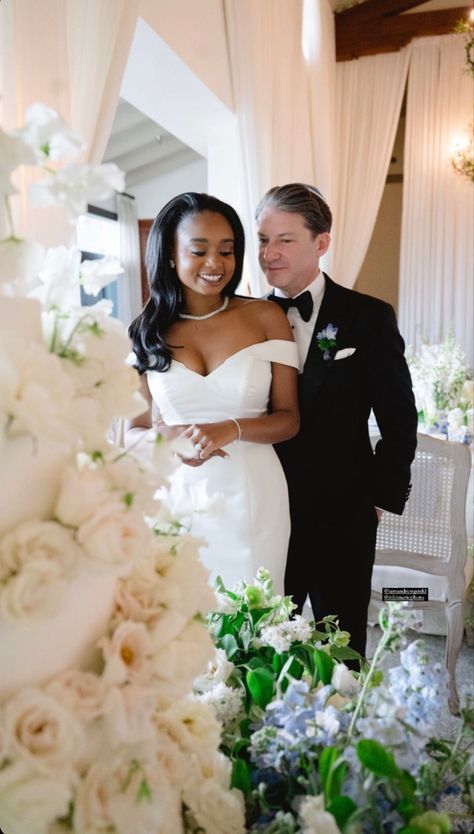 Indian Interracial Wedding, Interracial Couple Wedding, Rich Interracial Couples, Married Interracial Couples, Mixed Marriage Interracial Couples, Interracial Couples Bwwm, Biracial Couples, Destination Wedding Decor, Swirl Couples