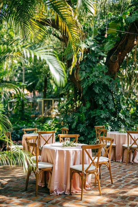 Outdoor Round Table Decor Party, Simple Garden Wedding Reception, Simple Garden Wedding, Sunken Gardens Wedding, White Rose Centerpieces, Back Garden Wedding, Sunken Gardens, St Pete Wedding, Wedding Mexico