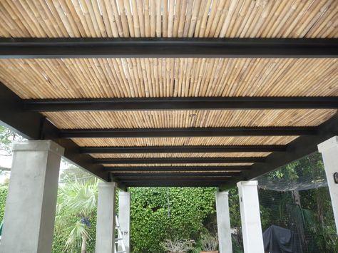 Retractable Pergola Roof DIY | Pergola Roofing Design Ideas: From the Natural to the Motorized Ombra Pergola, Pergola Screens, Bamboo Roof, Small Pergola, Outdoor Covered Patio, Cheap Pergola, Pergola Swing, Retractable Pergola, Pergola Lighting