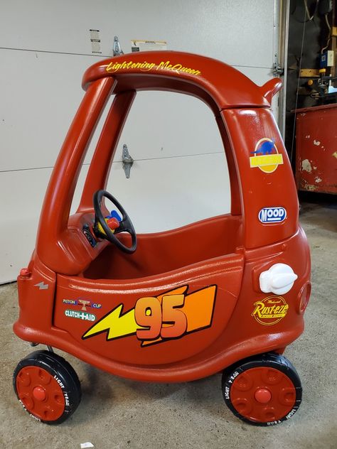 Lightning Mcqueen Room, Lighting Mcqueen Room Ideas, Lightning Mcqueen Cozy Coupe, Cute Lightning Mcqueen, Lighting Mcqueen Kachow, Kachow Lightning Mcqueen, Lightning Mcqueen Gifts, Lightning Mcqueen Car, Lightning Mcqueen Toys