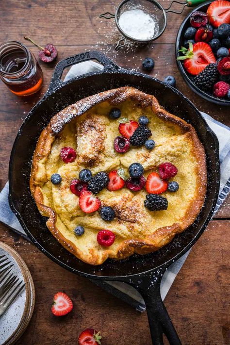 Easy Cast Iron Pancake recipe for a giant homemade pancakes baked in the oven. Deliciously tender skillet baked pancake with crispy edges. Oven Pancake Recipe, German Oven Pancake, Oven Pancake, Dutch Baby Pancake Recipe, German Pancakes Recipe, Oven Pancakes, Baby Pancakes, German Pancakes, Dutch Baby Pancake