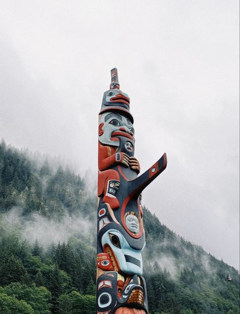 #totem #alaska #native #art #sculpture #carving #carvingsinwoodwoodturning #indigenous #folkart #tlingit #haida #tsimshian #aesthetic #fog #pacificnorthwest #juneau Alaska Totem Poles, Pacific Northwest Native American Art, Inuit Art Traditional, Canadian Native Art, Indigineous Aesthetic, Alaska Native Art, Northwestern Gothic, Canadian Indigenous Art, Canadian Aesthetic