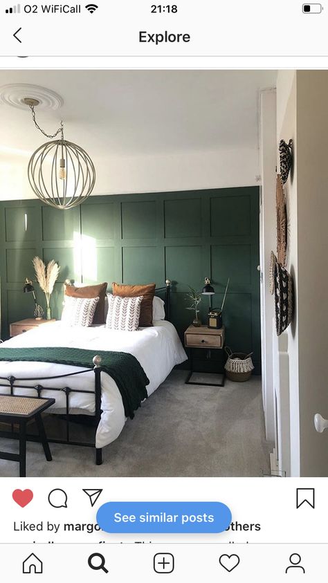 Green Bedroom Walls, Green Bedroom Decor, Feature Wall Bedroom, Sage Green Bedroom, Gold Bedroom, Green Walls, Beautiful Rooms, Bedroom Panel, Green Rooms