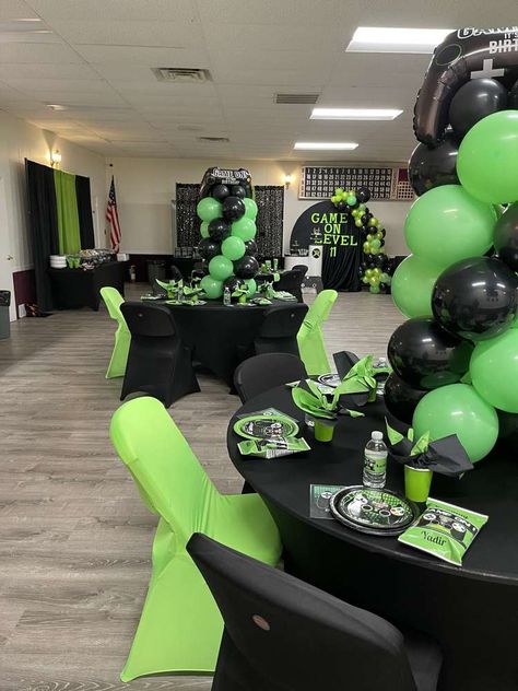 Video Game Party Ideas For Adults, Gamer Birthday Centerpieces, Gamer Party Centerpiece, Game On Birthday Party Ideas, Gamers Party Ideas, Nintendo Birthday Party, Xbox Birthday Party, Nintendo Birthday, Xbox Party