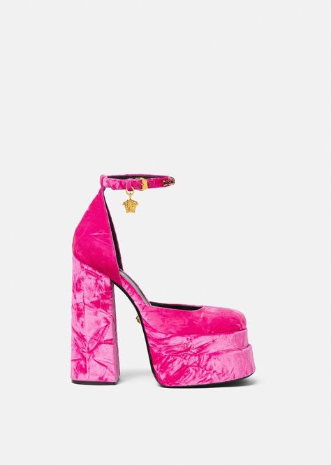 Shoe Accessories Diy, Versace Design, Versace Heels, Luxury Clothes Men, Fashion Shoes Sandals, Velvet Pumps, Versace Shoes, Designer High Heels, Versace Home