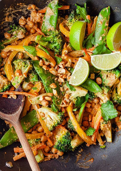 15 Minute Peanut Butter Stir-Fry Peanut Butter Stir Fry, Easy Peanut Sauce, Stir Fry Sauce Recipe, Vegan Stir Fry, Peanut Sauce Recipe, Vegan Peanut Butter, Stir Fry Sauce, Fast Easy Meals, Easy Peanut Butter