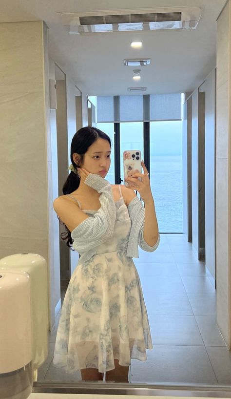 Tracy Sohn, Cute Outfits Korean, College Outfits Aesthetic, Blue Vibe, Playing Dress-up, Diy Fashion Clothing, Everyday Fashion Outfits, Aesthetic Blue, Asian Outfits