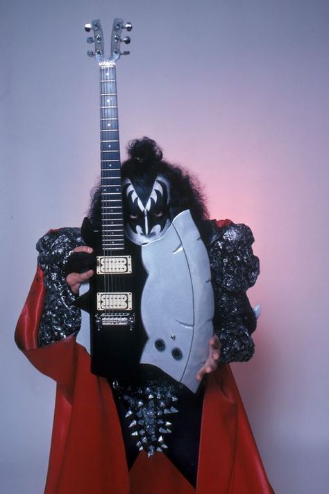 1980: Gene Simmons rocks a photo studio in full 'Demon' mode Scared Makeup, Banda Kiss, Gene Simmons Kiss, Eric Singer, Kiss Me Love, Eric Carr, Peter Criss, Kiss Army, Kiss Pictures