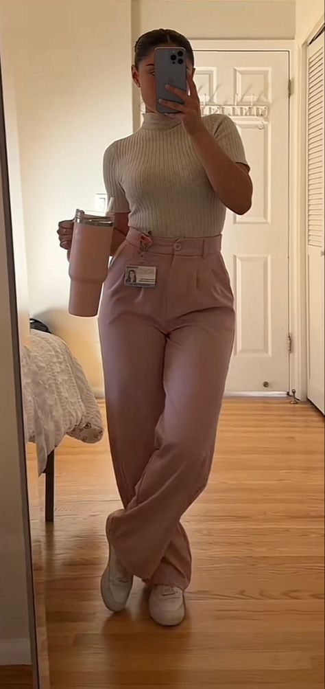 Casual Formal Work Outfits Women, Buisness Casual Womans Outfit, Modern Business Outfits For Women, Casual Outfits Neutral Colors, Clean Womens Outfits, Marketing Intern Outfit, Hospital Professional Attire, Business Casual Outfits Receptionist, Intern Aesthetic Outfit