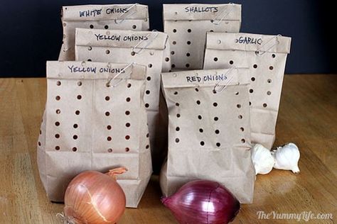 Onions, Garlic & Shallots--storage, so they're good for up to 3 months in a kitchen drawer, longer in a cooler place. Store Onions, Food Info, How To Store, Preserving Food, Back To Nature, Shallots, Baking Tips, Cooking Kitchen, Food Store