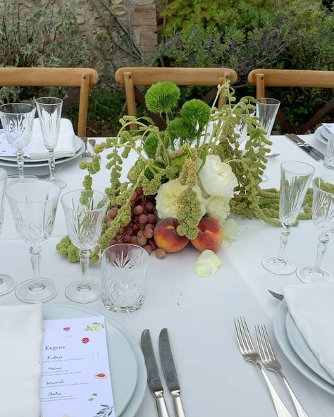 Anni (@annalisecoghlan) • Instagram photos and videos Wedding Design Board, Fruit Centerpieces, Reception Tablescapes, Flower Fruit, Party Tablescapes, Organic Wedding, Greece Wedding, Garden Party Wedding, Tuscany Wedding