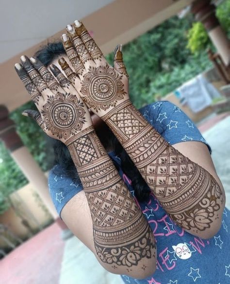 #makeup #heena #mehndihenna #artist #hennafun #photography #fashion #mehndilovers #weddingphotography #indianbride #barat #pakistanibride #shaadi #mehendidesign #instagram #weddingdress #naturalhenna #walima #islamabad #hennalookbook #lahore #pakistan #mehnditattoo #mehndioutfits #inspire #pakistanifashion #bridalmakeup #mehndipattern #weddingseason #mehndinight Mehndi Art Designs Bridal Full Hand, Mehandhi Designs For Bride Bridal, Mehandi For Wedding Bride, Full Hand Bridal Mehndi Designs, Bride Back Hand Mehndi Designs, Mandhi Design Hand Bridal Mehndi, Back Hand Mehndi Designs Brides, Bride Mehandi Designs For Hands, Mehandi Design For Bride Wedding Mehndi