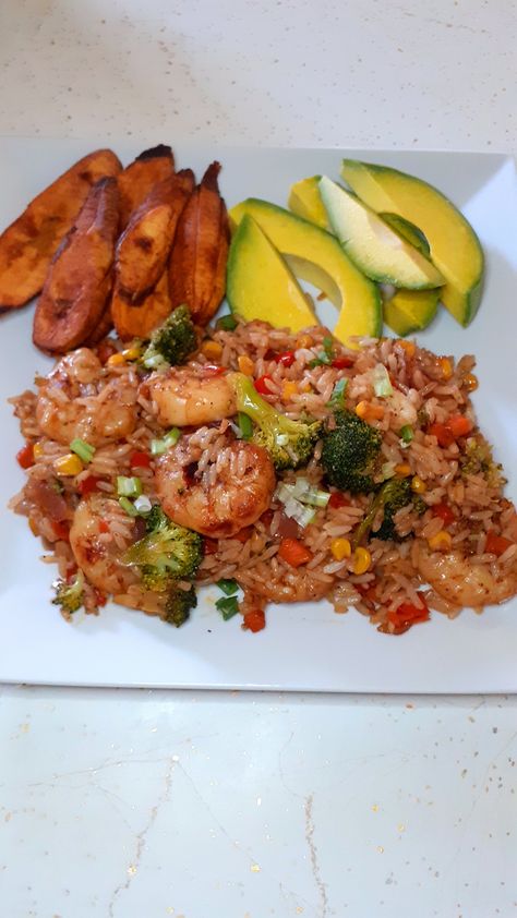 Stir fried shrimp and veg rice served with fried plantains and avocados. Tinapa Fried Rice, Roasted Plantain And Fish, Fried Plantain Chips, Shrimp Stir Fry, Plantains Fried, Fried Shrimp, Kung Pao Chicken, Stir Fry, Avocado