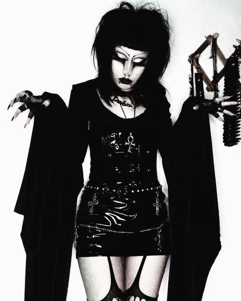 Goth Hairstyle, Trad Goth Outfits, Outfits Goth, Goth Outfit Inspo, Chica Punk, Traditional Goth, Goth Fits, Goth Club, Goth Outfit