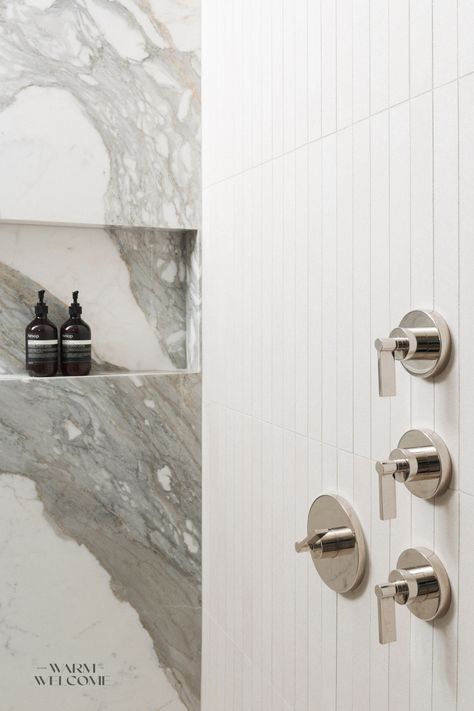 This shower features a bold slab of marble, to match the vanity countertops, complemented by white tiles to complete the sophisticated look. Arabescato Marble Bathroom, Bianco Orion, Shower Marble, Marble Shower Tile, Marble Walls, Marble Bathroom Designs, Arabescato Marble, Marble Showers, Welcome Design