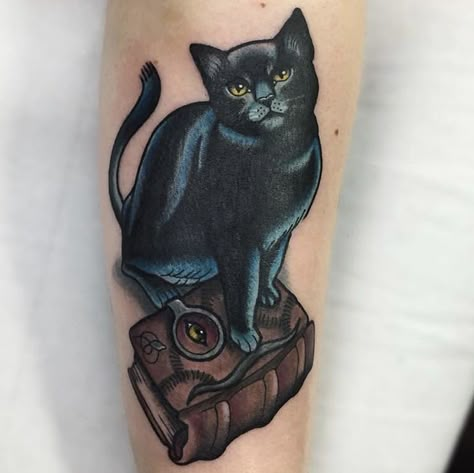 Hocus Pocus Binx Tattoo, Binx Hocus Pocus Tattoo, Thackery Binx Tattoo, Black Cat And Books Tattoo, Binx Tattoo, Halloween Inspired Tattoos, Outdoor Tattoos, Hocus Pocus Tattoo, Halloween Sleeve