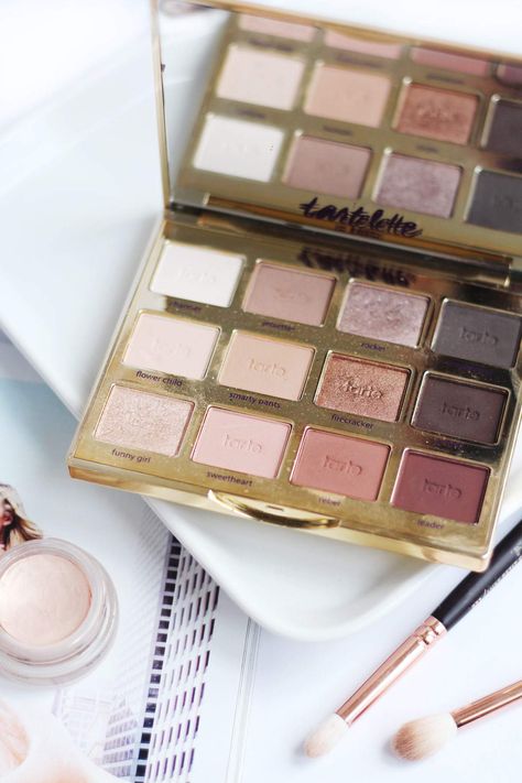 The Tarte Tartelette in Bloom Palette Tartelette In Bloom Palette, Tartelette Palette, Make Up Diy, Beauty Fotografie, Tartelette In Bloom, Sephora Eyeshadow, Festival Make Up, Revolution Eyeshadow, Eyeshadow Colors