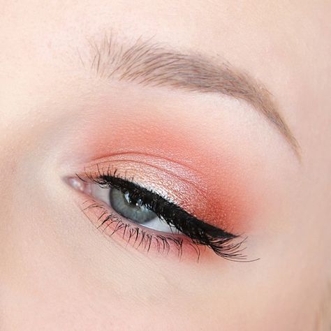 Winged Liner Makeup, Summer Wedding Makeup, Halo Eyeshadow, Intense Makeup, Liner Makeup, Casual Makeup, Wedding Makeup Looks, Winged Liner, Winged Eyeliner