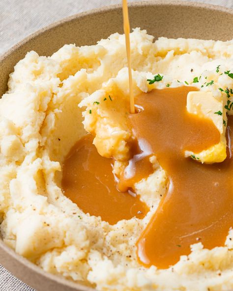 Easy Beef Gravy Recipe, Dairy Free Gravy, Homemade Beef Gravy, Beef Gravy Recipe, Vegan Dressings, Brown Gravy Recipe, Gluten Free Gravy, Vegan Xmas, Vegan Thanksgiving Dinner