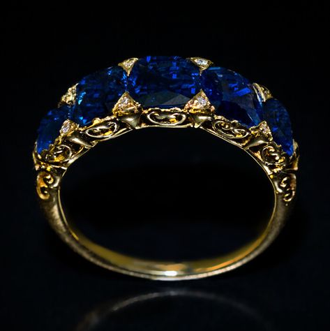 Sapphire Wedding Ring Vintage, Sapphire Antique Ring, Vintage Sapphire, Blue Sapphire Ring, Vintage Diamond Rings, Victorian Rings, Gold Ring Sets, Expensive Jewelry, Shiny Things