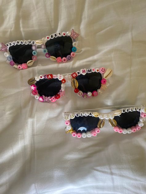 Beads On Sunglasses Diy, Decorate Glasses Eye, Decorating Sunglasses With Beads, Beads On Glasses, Glasses With Beads On Them, Beaded Glasses Ideas, Bead Glasses Diy, Beaded Sunnies, Glasses With Beads