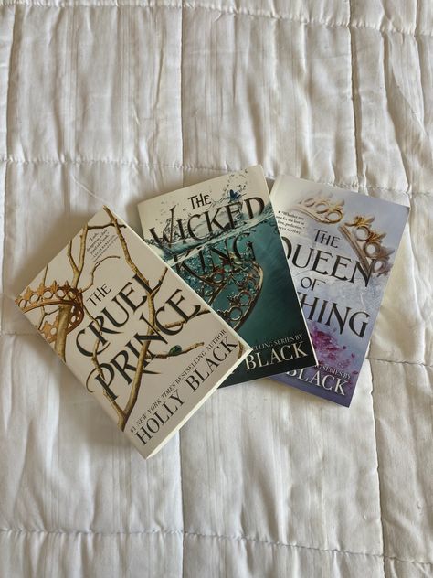 Lore Alexander Bracken, Love Betrayal, Folk Of The Air, Teenage Books To Read, Until The Very End, Fiction Books Worth Reading, The Cruel Prince, Unread Books, Book Annotation