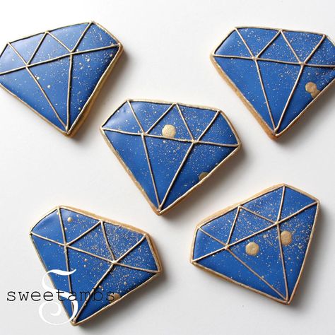 How To Decorate Sapphire Cookies {time-lapse} - SweetAmbsSweetAmbs Diamond Theme Party, Sparkle Cake, Engagement Cookies, Icing Ideas, Jungle Cake, Iced Biscuits, Diamond Party, Denim And Diamonds, Sugar Cookie Designs