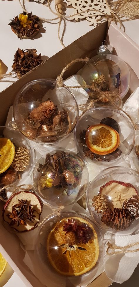 Dried Fruits Christmas Tree, Herb Christmas Ornaments, Dry Fruit Christmas Decorations, Dried Citrus Christmas Decorations, Zero Waste Decorations, Witchy Christmas Ornaments Diy, Dried Fruit Garland Christmas, Dried Fruit Decorations Christmas, Zero Waste Christmas Decor