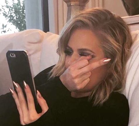 Khlomoney Era, Khloe Kardashian Pfp, Kardashians Mood Pics, Khloe Kardashian Aesthetic, Khlo Money Era, Iconic Khloe Kardashian Pics, Khloe Kardashian Old Pics, Ariana Grande Red Hair, Kuwtk Memes