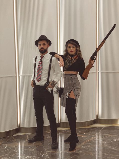 Bonnie And Clyde  Couple’s halloween costume Boyfriend and girlfriend costume  Original halloween costume Bonnie And Clyde Costume Ideas, Boyfriend Costumes, Cute Couple Halloween Costumes Diy, Hollowed Couple Costumes, Bonnie Clyde Costume, Bonnie Halloween Costume, Couples Diy Costumes, Diy Bonnie And Clyde Costume, Bonnie And Clyde Outfit