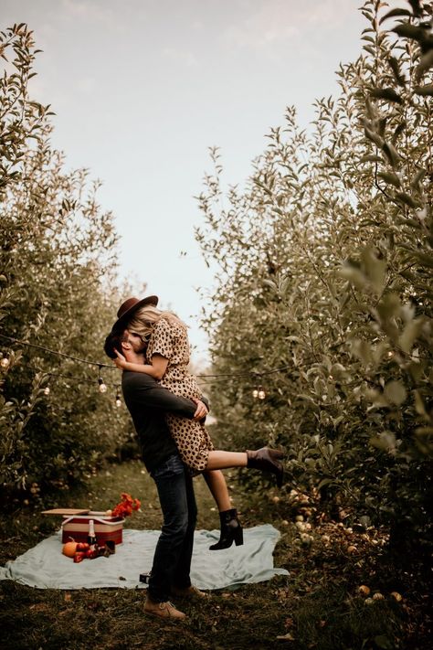 Couples Photoshoot Apple Orchard, Proposal Session Photo Ideas, Apple Picking Couples Photos, Orchard Couple Pictures, Apple Orchard Engagement Photos Fall, Apple Orchard Mini Session, Orchard Photoshoot Couples, Apple Orchard Photoshoot Outfit, Apple Orchard Engagement Photoshoot