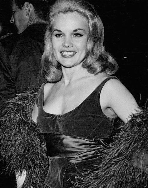 Carroll Baker, Golden Age Of Hollywood, Old Hollywood, Actors & Actresses, Flapper Dress, Hair Makeup, Gloves, Hollywood, Vintage Fashion