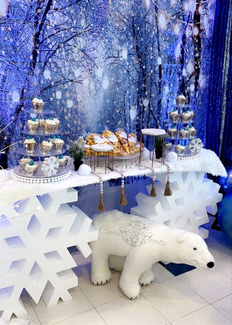 December Quinceanera Ideas, Sweet 16 Winter Wonderland, Sweet 16 Winter, Winter Wonderland Christmas Party, Snowflake Centerpieces, Winter Wonderland Party Theme, Wonderland Sweet 16, Winter Wonderland Birthday Party, Winter Party Themes